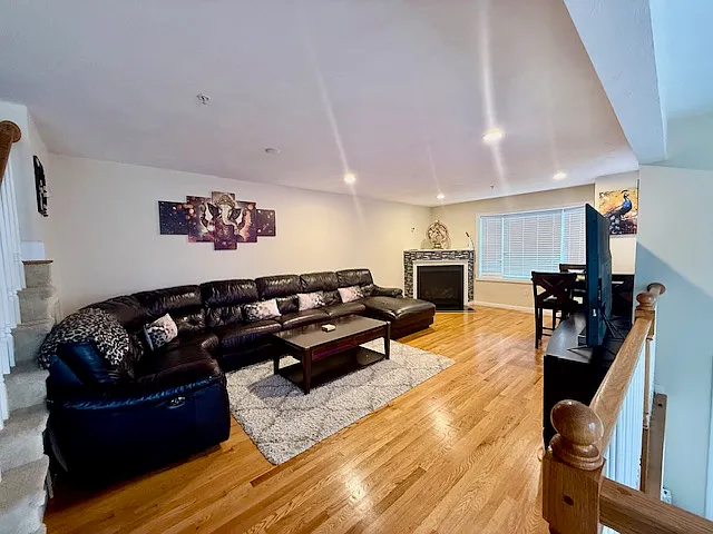 33 John Hancock Dr — Photo 10
