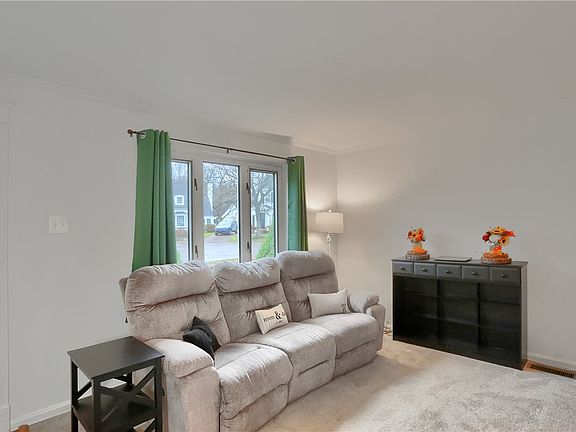 5th image of 305 Johnston Dr