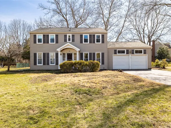 22 Sturbridge Ln, Pittsford, NY 14534