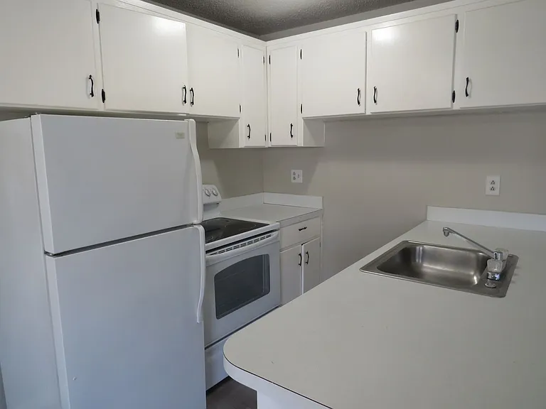337 N. Merrill Ave — Photo 5