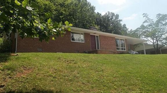 2nd image of 820 Douglas Dr