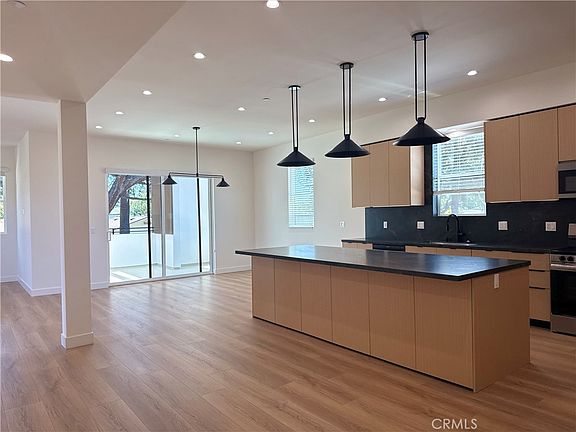 3rd image of 4121 Lafayette Pl #B