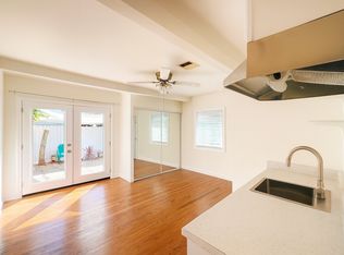 18902 Victory Blvd #B, Reseda, CA 91335