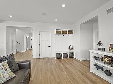 804 Shelburne Way — Photo 8