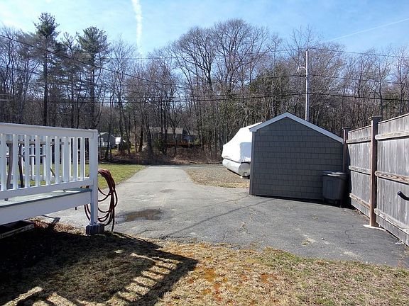 3rd image of 12 Beechtree Dr