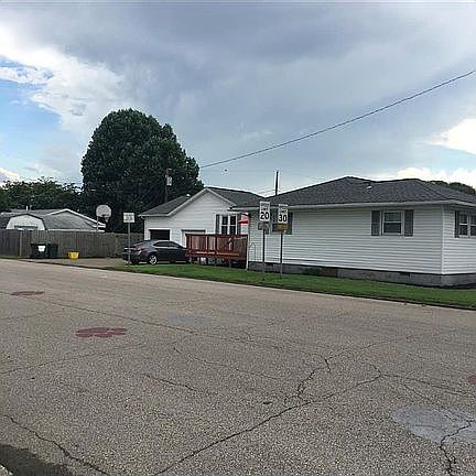 5th image of 742 E 10th St