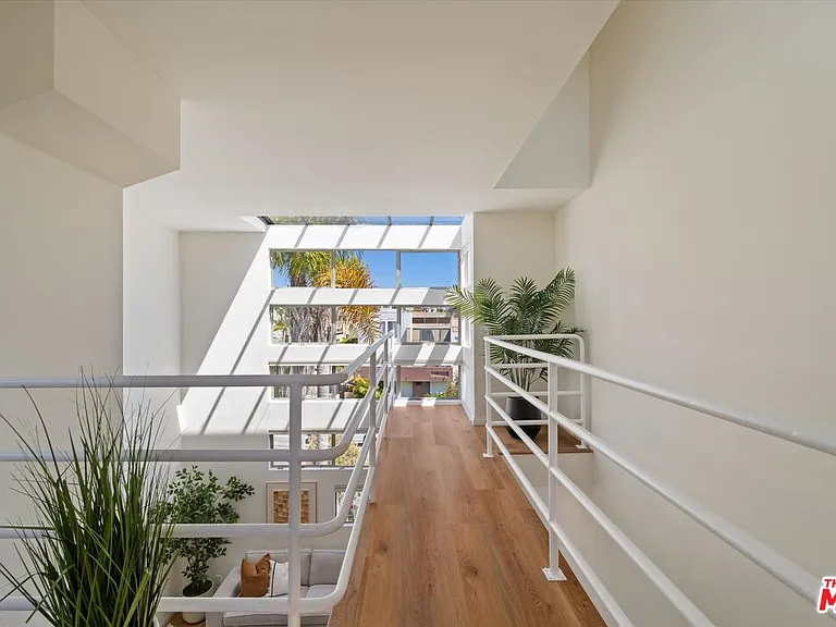 821 Bay St #C1 — Photo 16
