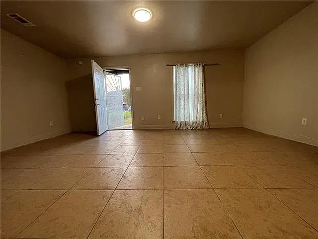 4 bed, 2.5 bath, 1482 sqft, $1,500 — Photo 3