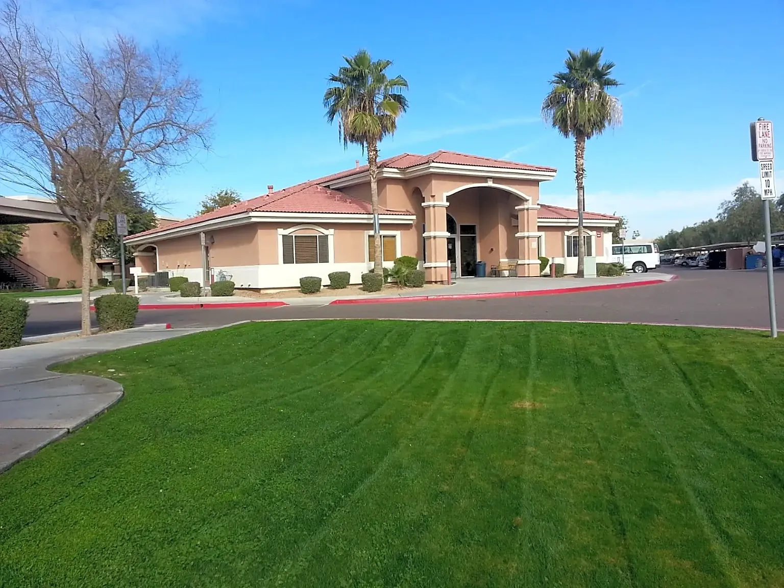 Tanner Manor Apartments — Photo 3