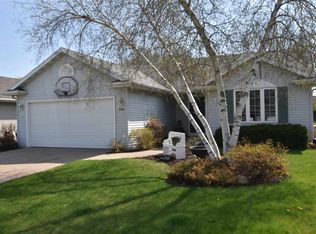 2504 Bishops Ln, Neenah, WI 54956