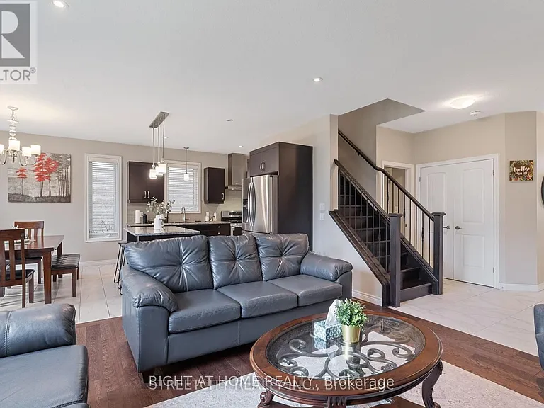 402 Tansbury St N — Photo 8