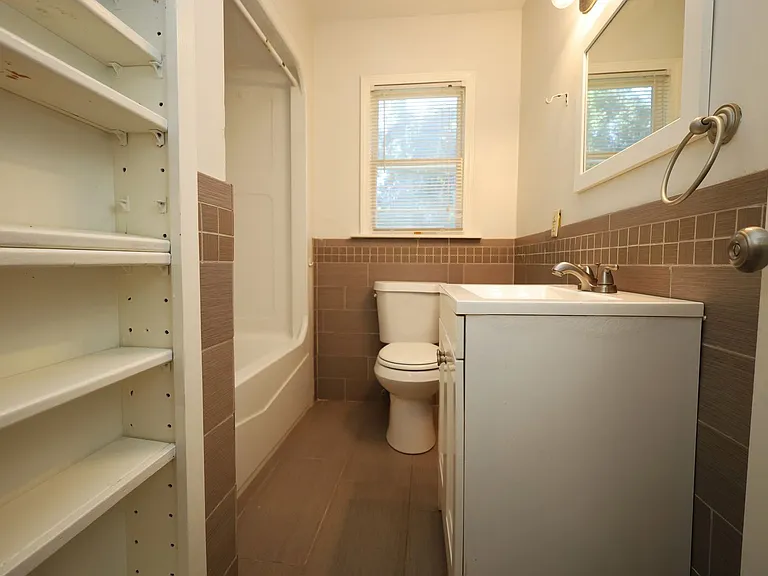 818 Stillwater Dr — Photo 11