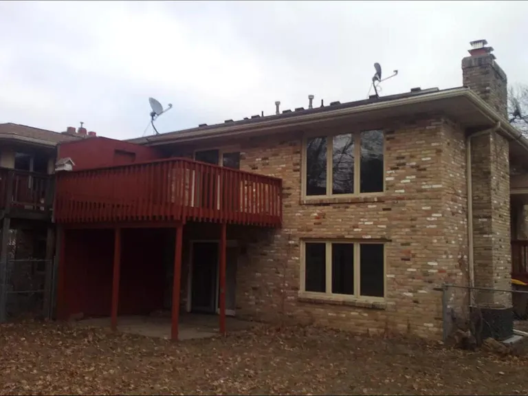 2300 Amberwood Dr — Photo 3