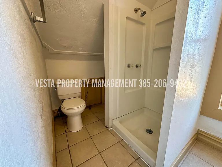 572 21st St #3 — Photo 6