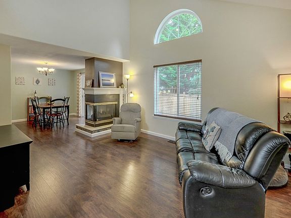 5th image of 17505 27th Ave NE