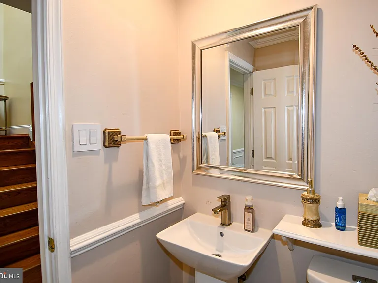 9401 Hickory View Pl — Photo 18