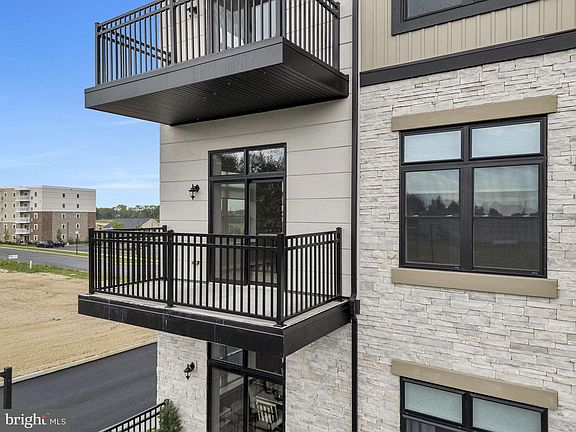 3rd image of 117 Blackford Blvd #204