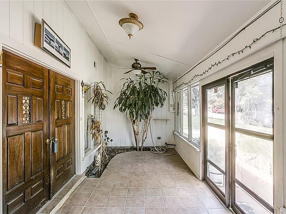 4th image of 5928 Randell Ave