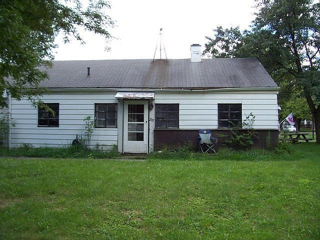 1st image of 207 W 6th St