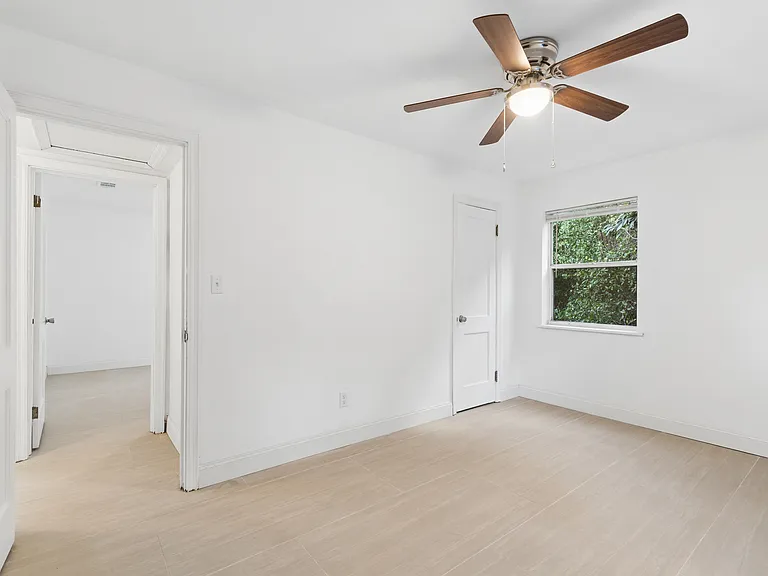 220 NW 33rd Ave — Photo 12