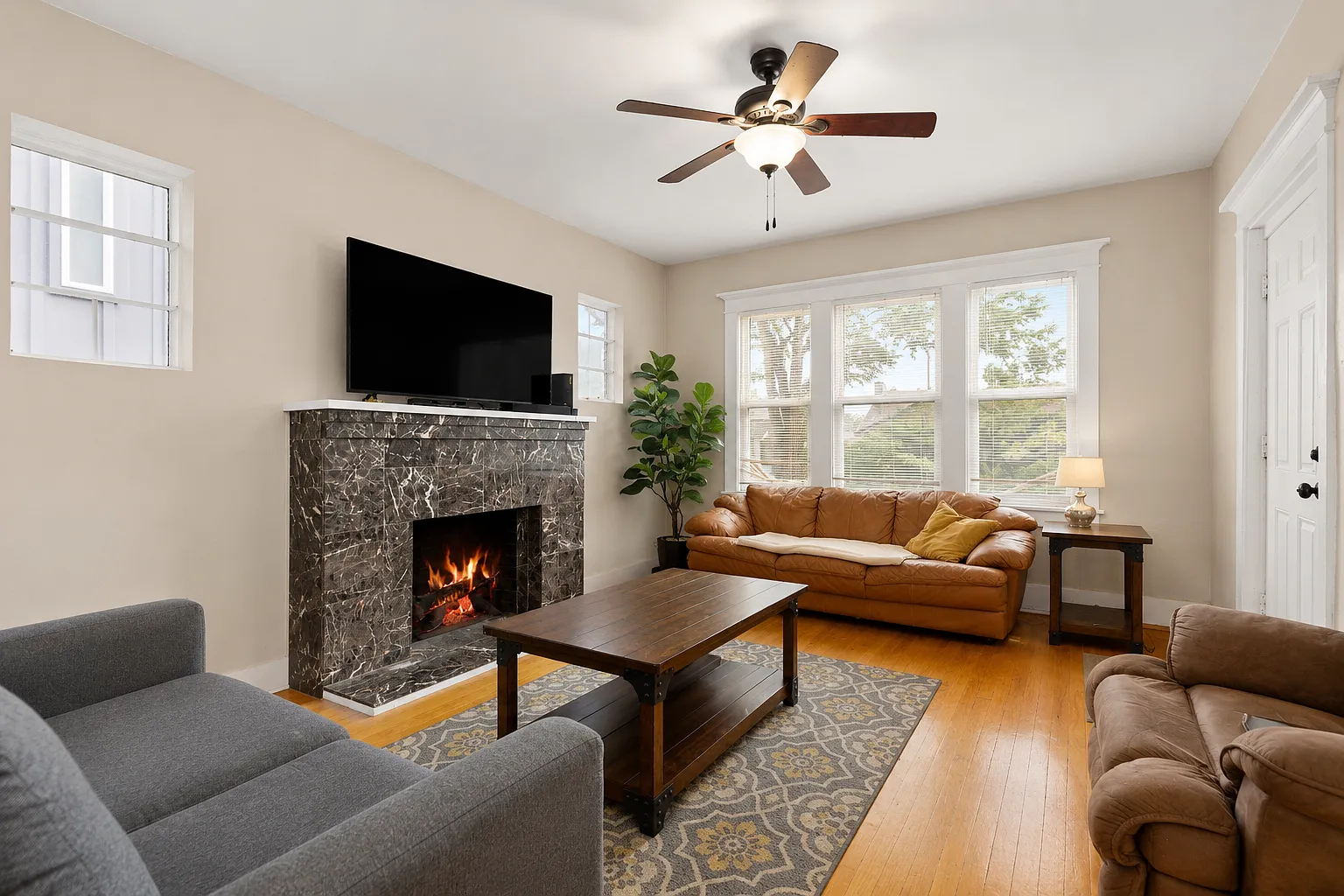 4 bed, 2327 sqft, $3,195 — Photo 2