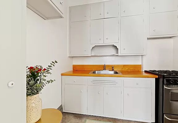 5th image of 296 Garfield Pl APT 2R