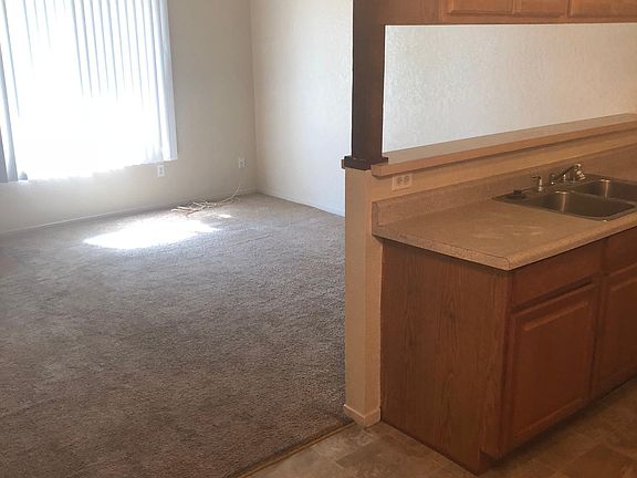 4th image of 2524 Winchester Dr #1