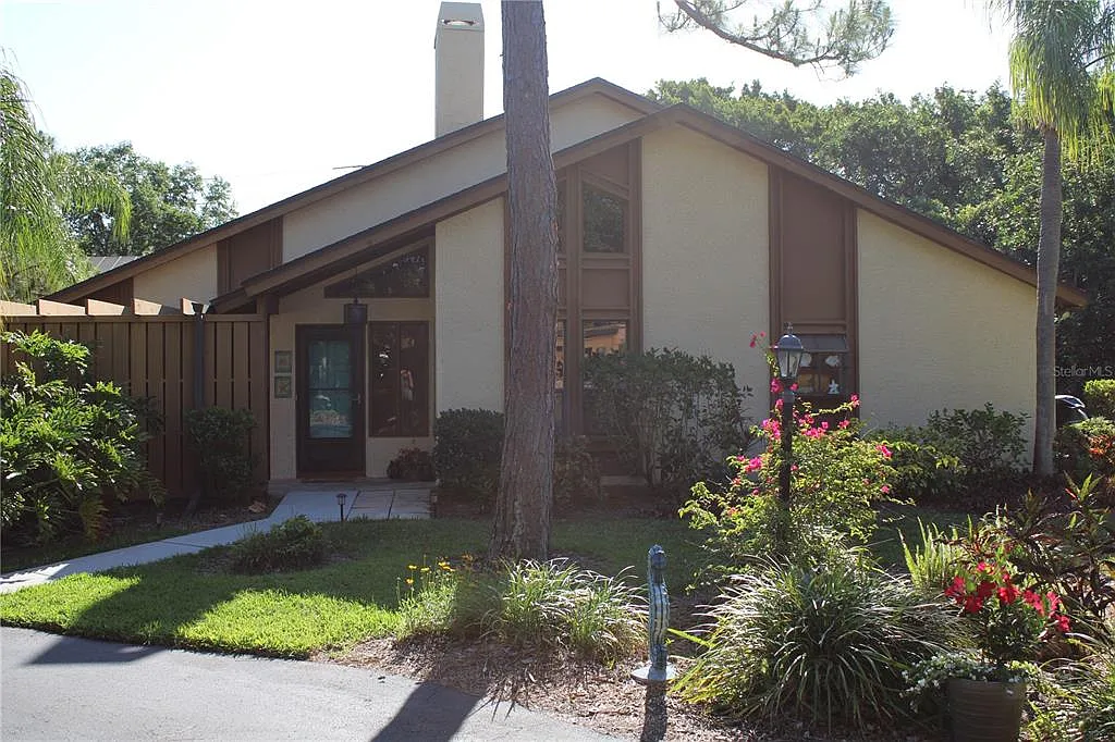 3 bed, 2.0 bath, 1900 sqft, $2,595 — Photo 1
