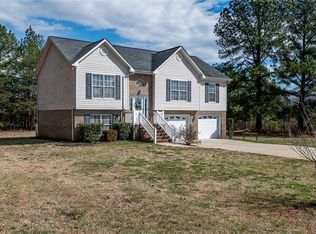 4400 Granfloral Dr, Hickory, NC 28602