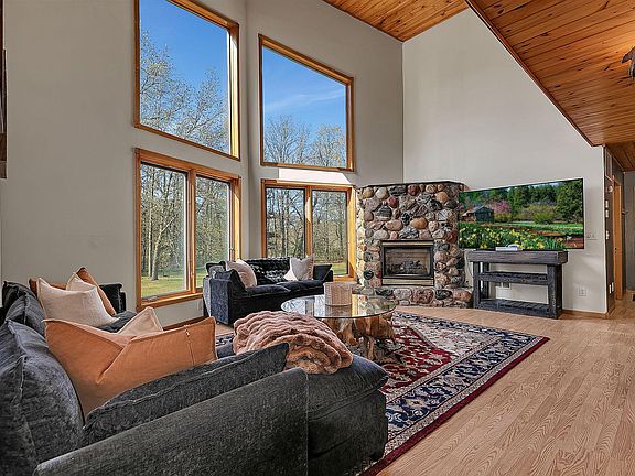 3rd image of 2207 Riverdale Rd