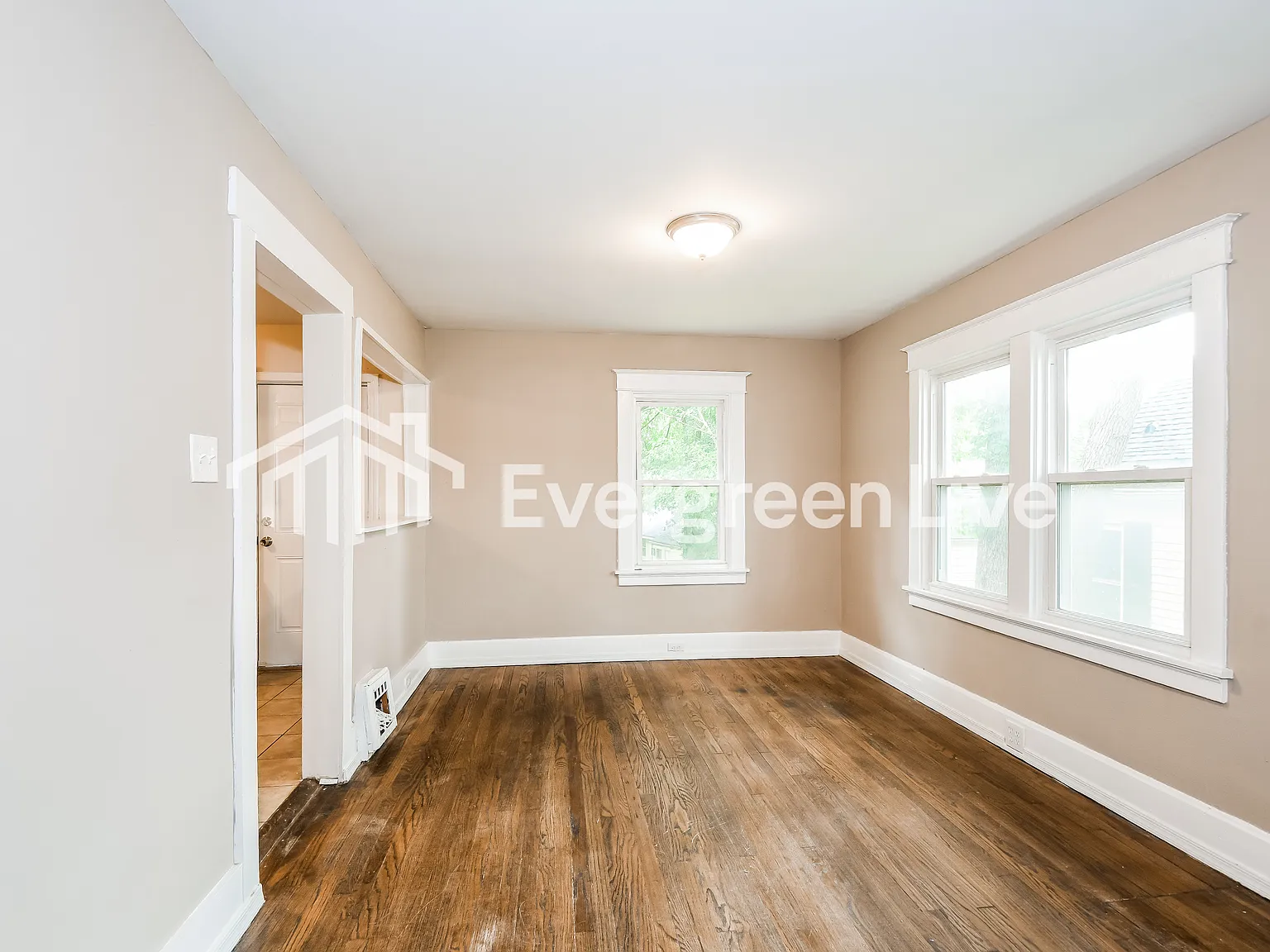 3 bed, 2.0 bath, 994 sqft, $1,395 — Photo 3