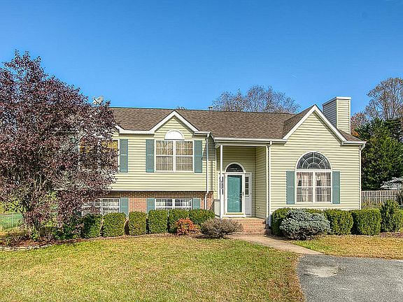 2nd image of 120 Barbara Ann Dr