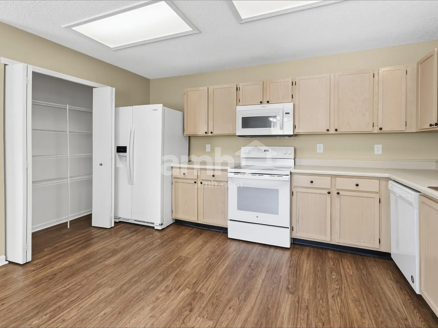 3 bed, 2.0 bath, 1505 sqft, $2,005 — Photo 3