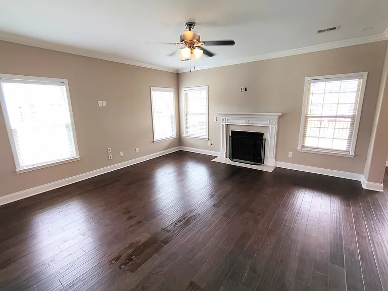 5001 Laughing Brook Ln — Photo 6