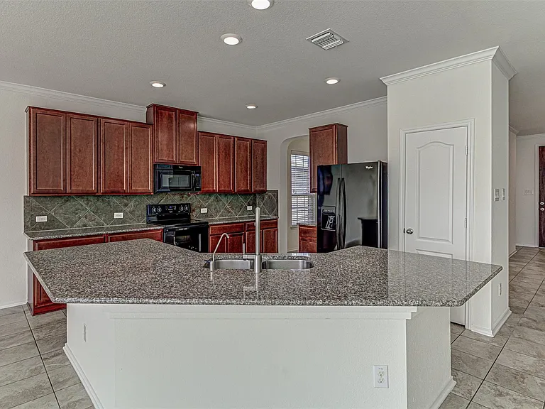 339 Alamosa Dr — Photo 17