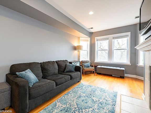 4th image of 2917 W Leland Ave APT 3