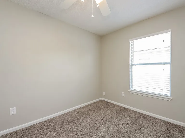 3230 Chantilly Ct — Photo 12