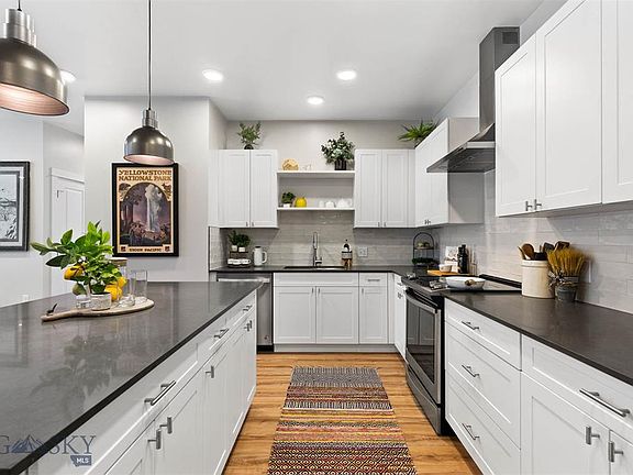 2nd image of 2222B Willow Dr Unit 37