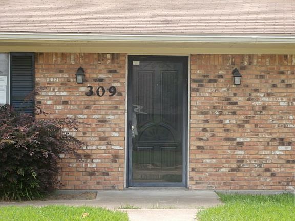 3rd image of 209 Orchard Dr