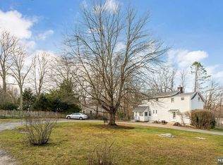 606 Wyckoff Ave #A, Mahwah, NJ 07430