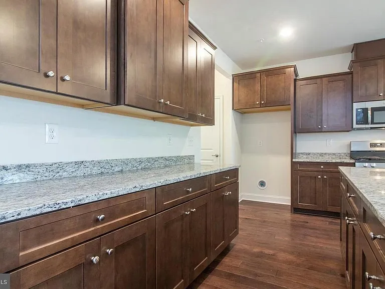 128 Golden Vale Dr — Photo 1