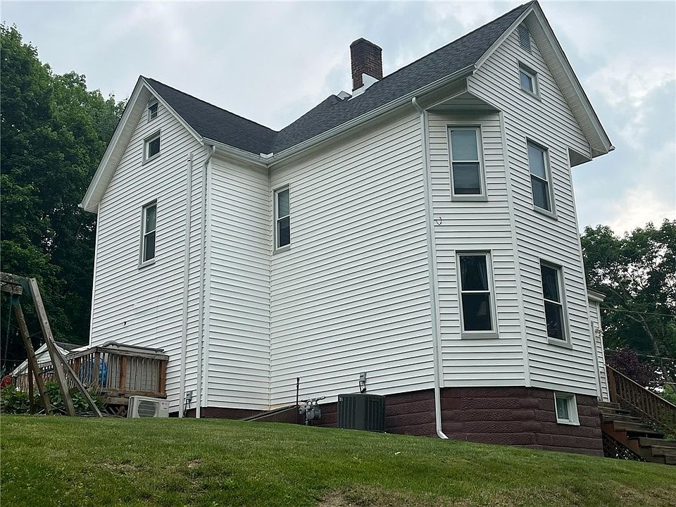 2nd image of 213 Bratchie St