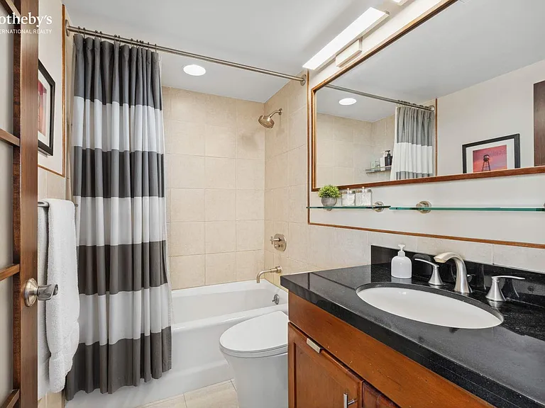 140 Charles St #22D — Photo 11