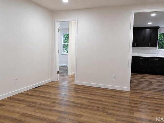 4th image of 909 Valentine St