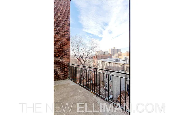 Sold by Douglas Elliman | media 22