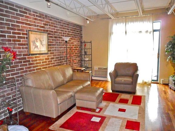 2nd image of 3900 N Pine Grove Ave APT 814