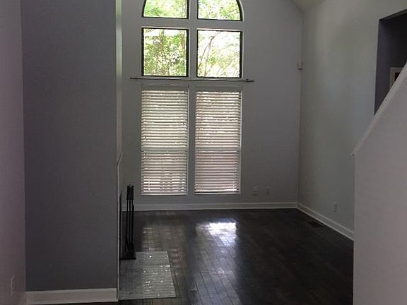 Lots of natural light in the livingroom!