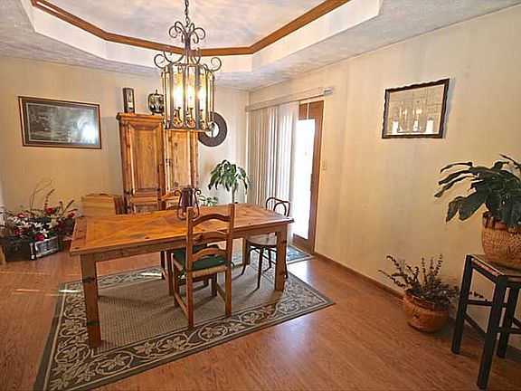 3rd image of 1462 Temple Dr