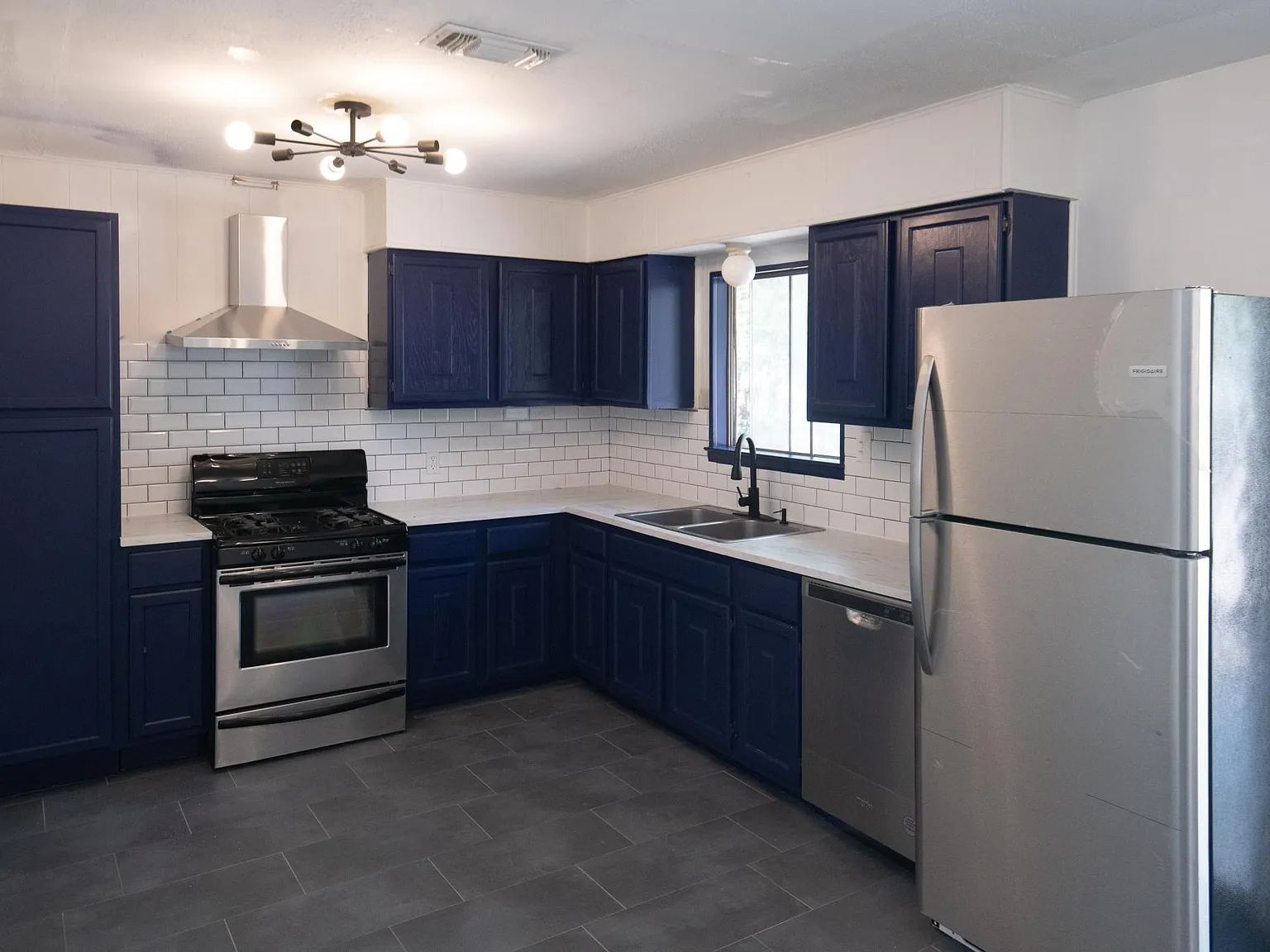 3 bed, 1350 sqft, $1,345 — Photo 2