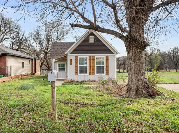 411 W Springer Ave, Guthrie, OK 73044